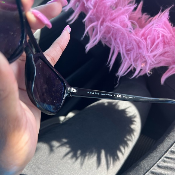 Prada sunglasses - Picture 4 of 7